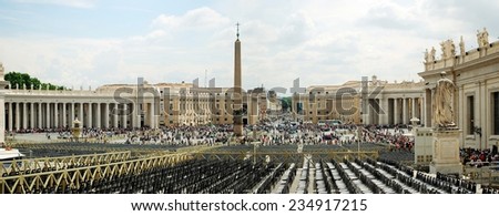 ROME, ITALY - MAY 31: Tourists at Saint Peter\'s Square in Vatican city on May 31, 2014, Rome, Italy.