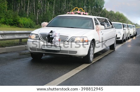 white wedding limousine with ex-court