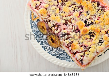 Plum cake with pwdered sugar