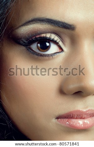 Closeup shot of a beautiful young asian woman\'s face with perfect makeup