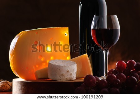 composition with grape, wine and various types of cheese
