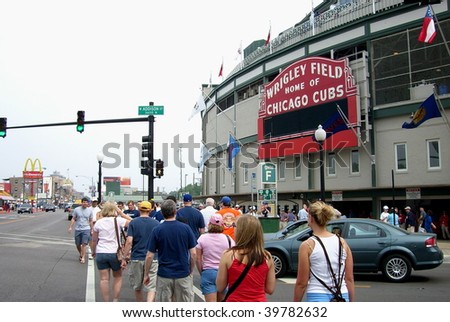CHICAGO - MAY 27 : Wrigley Field fans head for an early season Cubs baseball game May 27, 2006 in Chicago.