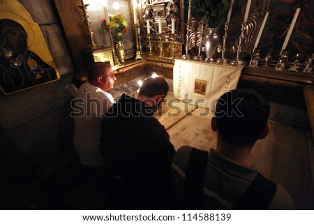 JERUSALEM - OCTOBER 01: Pilgrims pray at the tomb of Jesus in the Church of the Holy Sepulchre, traditional site of the crucifixion, burial, and resurrection of Jesus, on October 01, 2006.