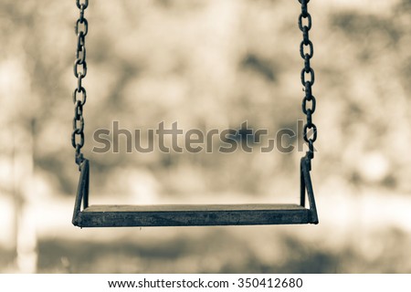 Retro style empty chain swing