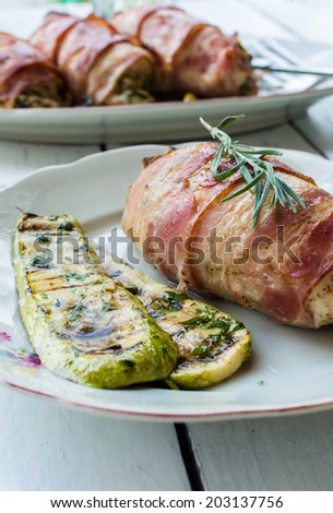 Rolls of chicken breast stuffed with goat cheese and spinach