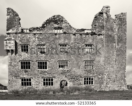 photo old irish ancient irish castle,west of ireland