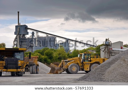 photo heavy large industrial stone quarry machinery