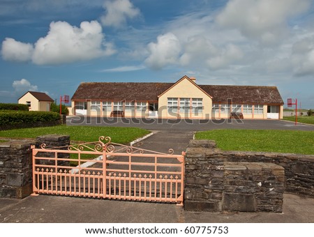 photo rural school building on a sunny day