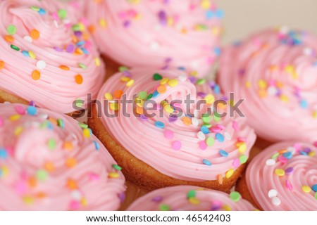 اروع تشكيلة لمحبي الكاب كيك Stock-photo-a-detail-shot-of-fancy-pink-birthday-cupcakes-46542403