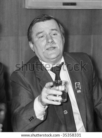 LONDON- NOVEMBER 30: Lech Walesa, President of Poland, speaks at a press conference on November 30, 1989 in London.