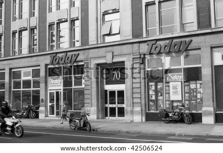 LONDON - MARCH 15: Headquarters of the Today national daily newspaper in Vauxhall Bridge Road on March 15, 1989 in London. The newspaper closed in 1995.