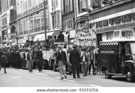 LONDON - MAY 15: Music fans take part in the Rock \'n\' Roll Radio Campaign march down on May 15, 1976 in London, England. The campaign aims to get more vintage  Rock \'n\' Roll music played on British radio.