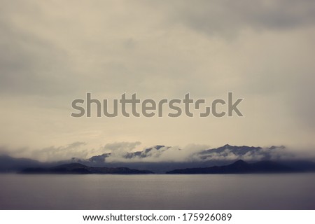 Vintage Cold Cloud Sea Mountain