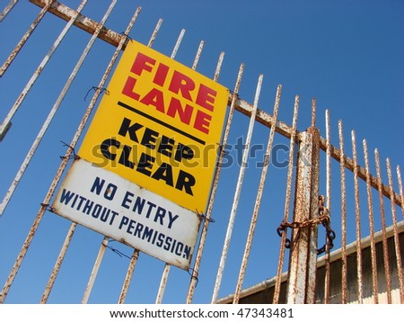 fire lane keep clear sign