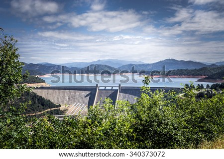 Shasta Dam is a concrete arch-gravity dam across the Sacramento River in Northern California in the United States. At 602 feet high, it is the ninth-tallest dam in the US. solution to a Flood