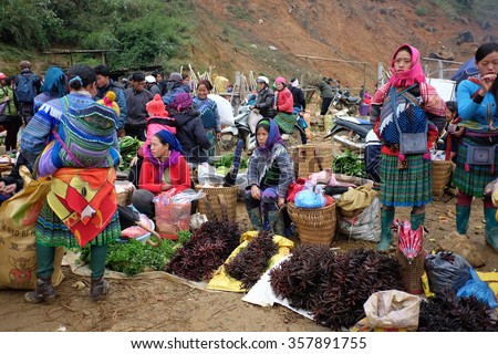 CAN CAU MARKET, SIMACAI TOWN, LAO CAI, VIETNAM - JANUARY 2016 : Can Cau is a busy market held every Saturday. There\'re minority Vietnamese peoples and even Chinese people from across the border.