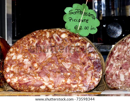cold meat of pork obtained by pressing parts of the head and the skin
