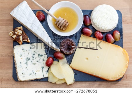 Cheeseboard: variety of cheese (bluecheese, brie, gouda...) with honey, marmelade and grape.