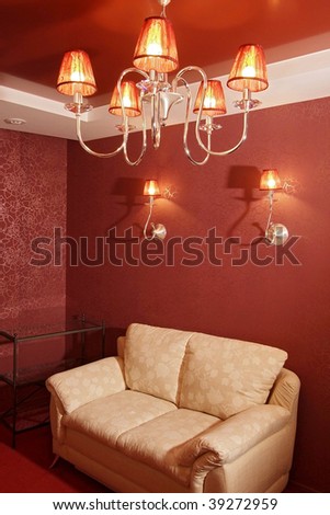 Room with red walls and a light sofa made of cloth