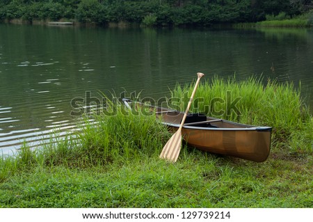 Lone boat sitting on the shore of a Western North Carolina lake ready for recreation near the Blue Ridge Parkway in Asheville, NC.