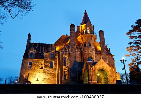 Night scene of the historic craigdarroch castle (built in 1890), victoria, british columbia, canada