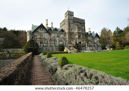 Historic hatley castle (built in 1908) at the city colwood in vancouver island, british columbia, canada
