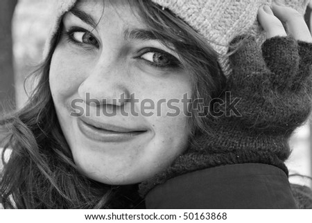 Black&White girl smiling in winter