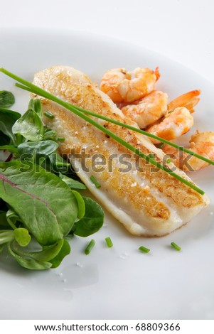 fillet of whiter fish with prawns and green salad