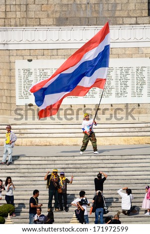 Protester waving Thai flag to protest against the government corruption in  \