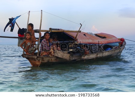 MAIGA ISLAND, MALAYSIA - JUNE 5 : Family of Sea Gypsy (Bajau Laut) living in the boat house June 5th, 2014 in Maiga Island, Sabah, Malaysia. The Bajau Laut are the sea gypsies who live in the open sea