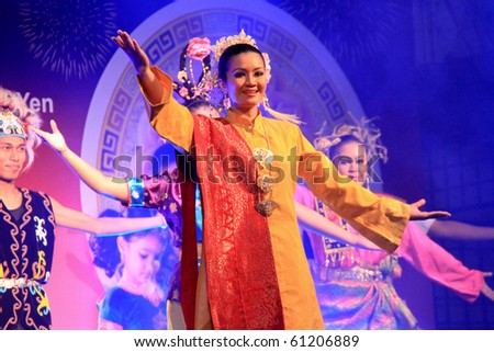 KUALA LUMPUR, MALAYSIA - SEPTEMBER 17 : A Beautiful Malay woman with traditional cloth  performing a dance for the Lantern Festival September 17, 2010 in Kuala Lumpur Malaysia.