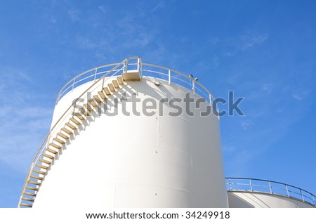 Industrial oil tank