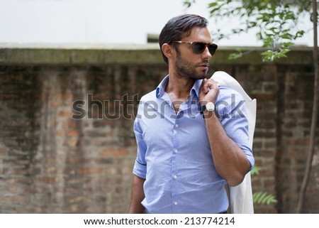 Man\'s style. dressing suit, shirt, glasses