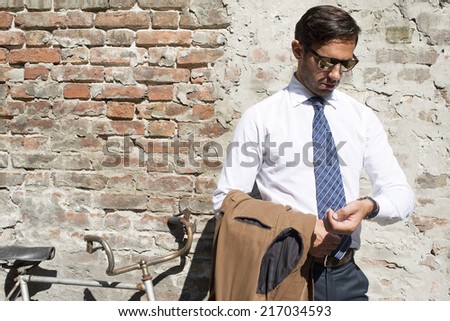 Man\'s style, dressing, suit, shirt, glasses