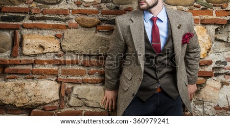 Man in suit agains the wall