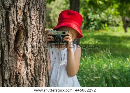 To photograph macro. Macro lens. macro shooting . Vacation in the summer . Amusing adventure . Girl photographer . To be focused on object .  Red hat .To photograph in park