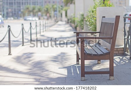 Empty bench in the city center.