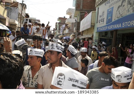AMETHI - APRIL 20:  AAP workers came out in huge numbers  during a road show in support of Amethi candidate Dr. Kumar Viswas on April 20, 2014 in Amethi ,India.