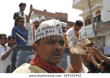 AMETHI - APRIL 20:  AAP supporters dancing and singing during a road show in support of Amethi candidate Dr. Kumar Viswas on April 20, 2014 in Amethi ,India.