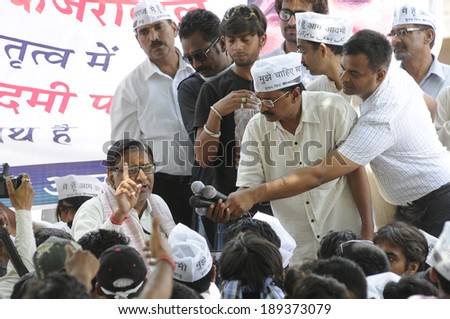 VARANASI - APRIL 25: Arvind kejriwal taking questions and asking local about their  problems  during a Nukkad sabha on April  25, 2014 in Varanasi , India.