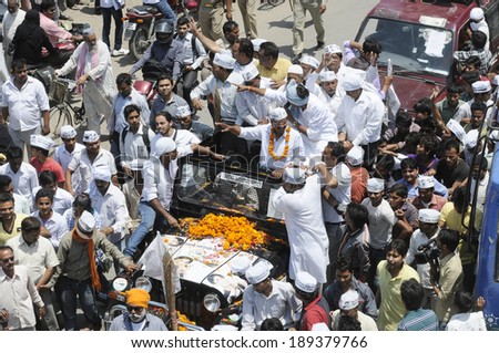 AMETHI - APRIL 21:  Arvind Kejriwal being greeted by local residents  during a road show in support of Amethi candidate Dr. Kumar Viswas on April 21, 2014 in Amethi ,India.