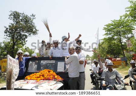 AMETHI - APRIL 21:  Arvind Kejriwal waiving towards  AAP supporters during a road show in support of Amethi candidate Dr. Kumar Viswas on April 21, 2014 in Amethi ,India.