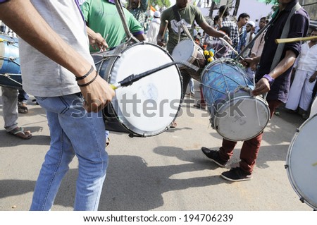 VARANASI - MAY 10:  Drummers playing drums to entertain the crowd during a road show to support local Congress candidate Mr. Ajay Rai on May 10, 2014 in Varanasi , India.
