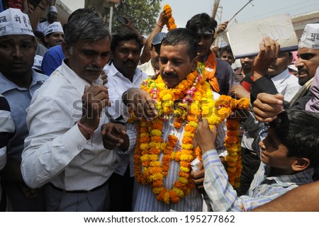 VARANASI - MAY  4 : Arvind kejriwal being mobbed by his voters  during a political meeting on May 4 , 2014 in Varanasi , India.