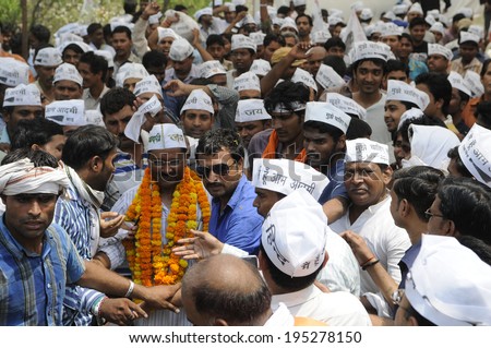 VARANASI - MAY  4 : Arvind kejriwal  being mobbed by his followers during a political meeting on May 4 , 2014 in Varanasi , India.