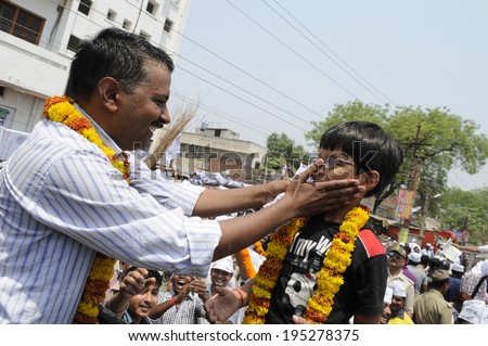 VARANASI - MAY  4 : Arvind kejriwal  interacting with a small boy during a political meeting on May 4 , 2014 in Varanasi , India.