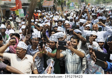 VARANASI - MAY  4 : AAP supporters listening to Arvind kejriwal and taking pictures   during a political meeting on May 4 , 2014 in Varanasi , India.