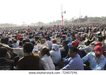 KOLKATA- FEBRUARY 13: Supporters fill up the entire ground during a political rally in Kolkata, India on February 13, 2011.