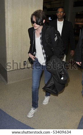 LOS ANGELES - MARCH 21 : Teen Hearthrob Kristen Stewart star of the Twilight movie trilogy is seen at LAX. March 21, 2010 in Los Angeles, California