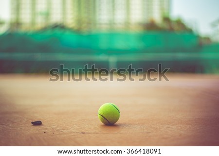 tennis ball at the t line in the tennis court